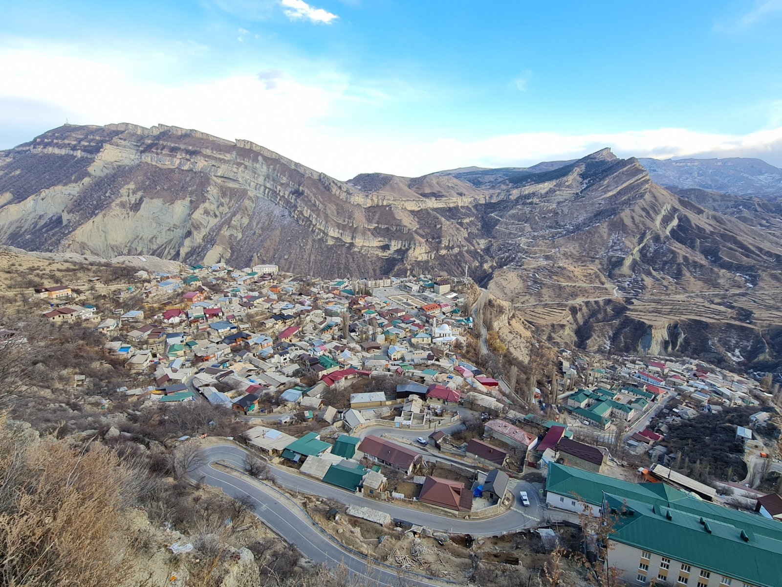 Село Гуниб на склоне под Гунибским плато
